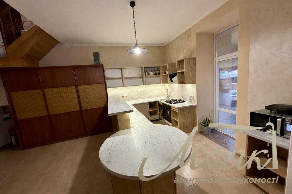 Продаж затишного 2 поверхового будинку в с. Володимирівське