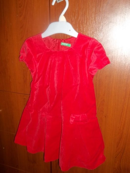 Benetton sukienka czerwona welur,rozm,90