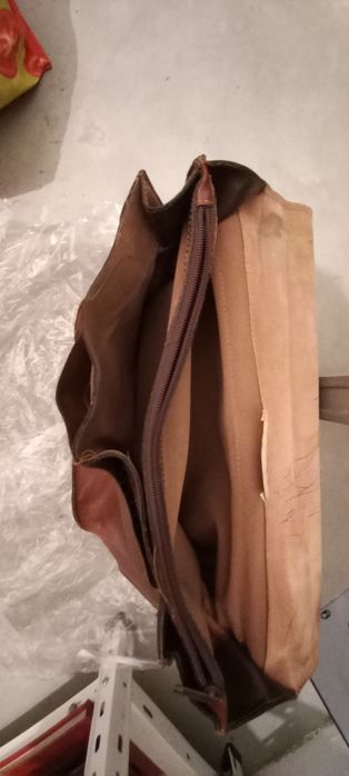 Pasta  de couro usada mas em bom estado