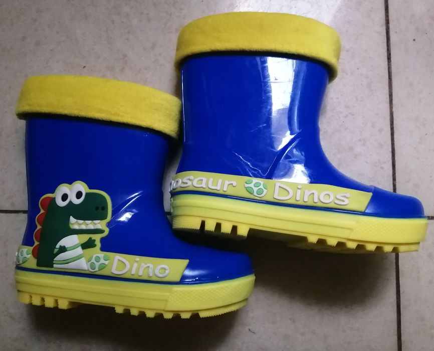 Детские резиновые сапожки
Яркие синие сапожки с рисунком динозавра, ут