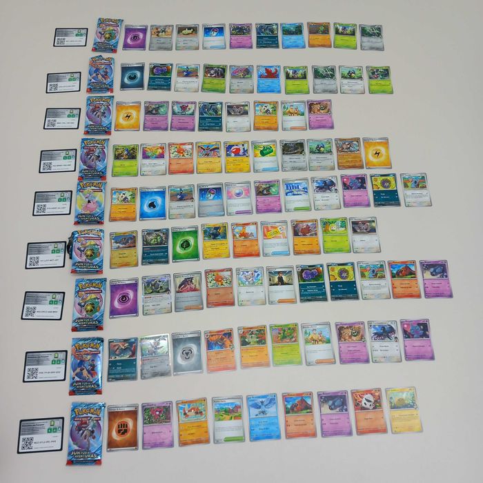 Duży zestaw kart kolekcjonerskich z serii Pokemon-4