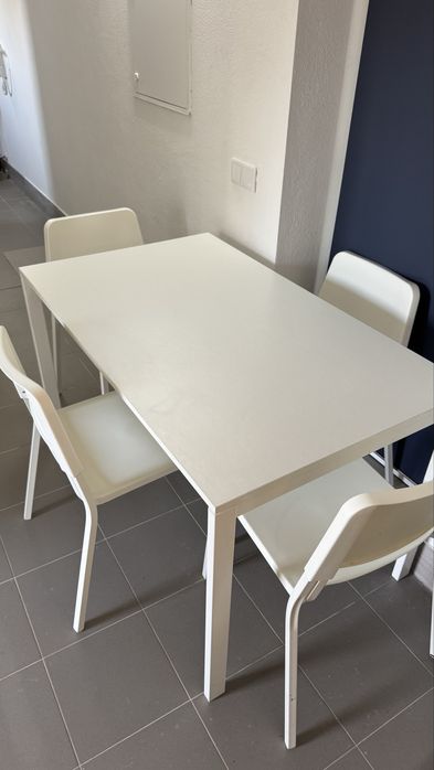 Mesa com 4 cadeiras ikea