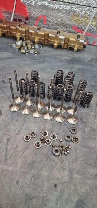 Впускні клапана bmw n52b25 b30 розбрка m57 n57 n42 n46 n43 n51 n53 n54 n55 головка розпредвал шатун поршень коленвал  гбц клапанна кришка е60 е70 е90