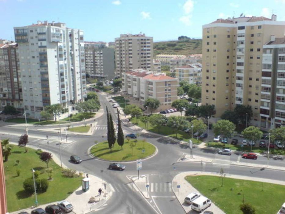 Quarto para arrendar, Linha azul, Encosta do Sol ( ao lado de Carnide)