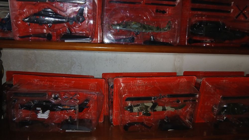 Colecao  48 Heitopeto  e  10 avioes guerra
