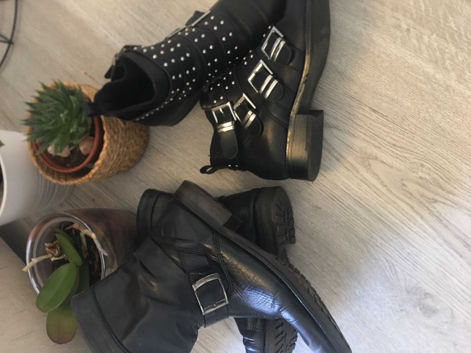 Botas pretas  2 pares  em pele n.36 ,cano curto,