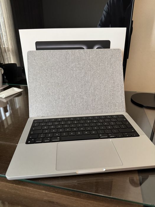 TROCO MacBook Pro 14, M3, 8GB, 1TB ( Novo / Nunca Usado )