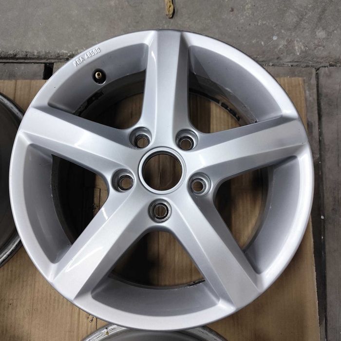 R15 6j ET43 оригінал VW Golf диски 5x112 ЦО 57.1