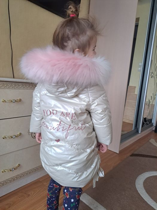 Продам зимовий пуховик - курточку на дівчинку