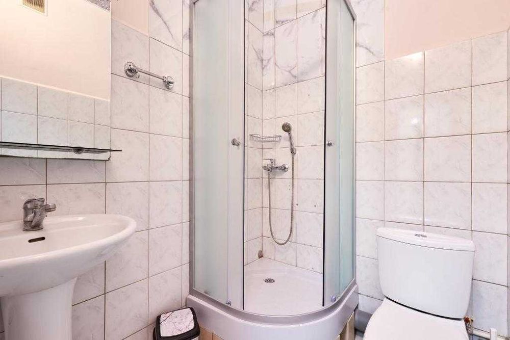 Хостел PERRON м. Південний вокзал, койко-місця та окремі кімнати люкс