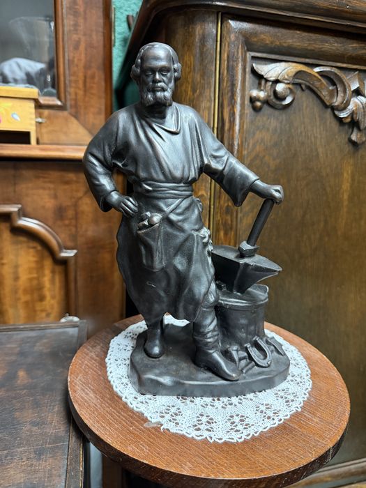 Oryginalna żeliwna figurka „Kowal” – Odlewnia Kusa (KUSZ)