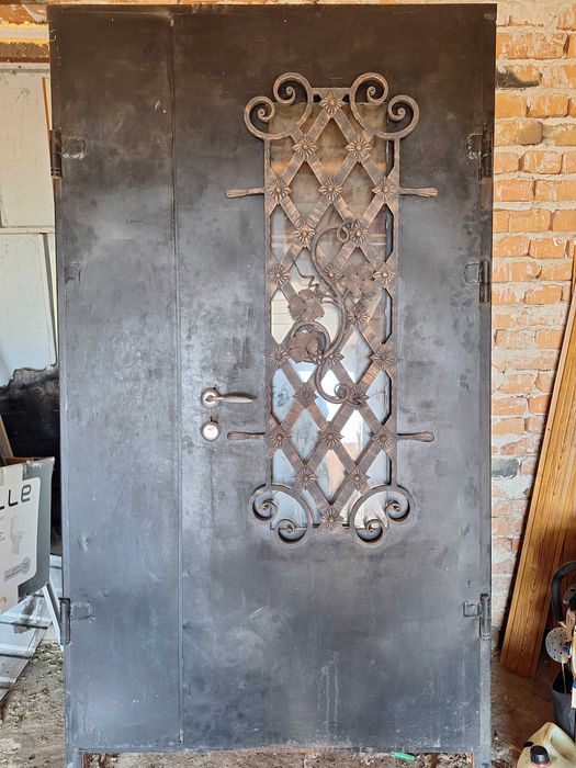 Продам двері вхідні