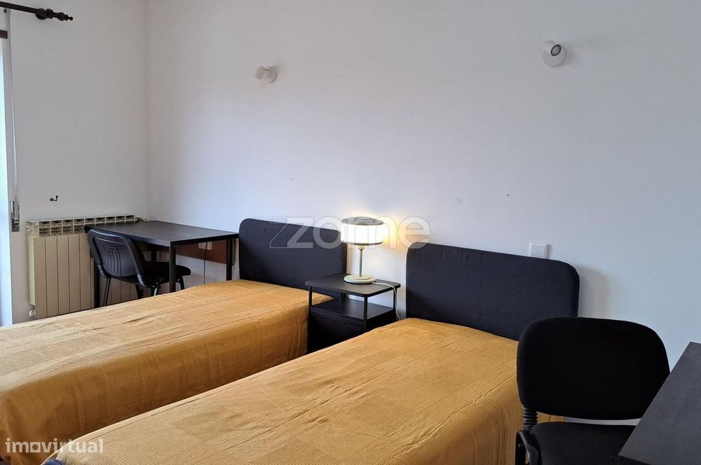 Quarto Duplo para arrendamento a estudantes ou trabalhadores