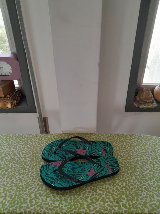 Vendo Chinelos de Senhora muito bonitos como novos