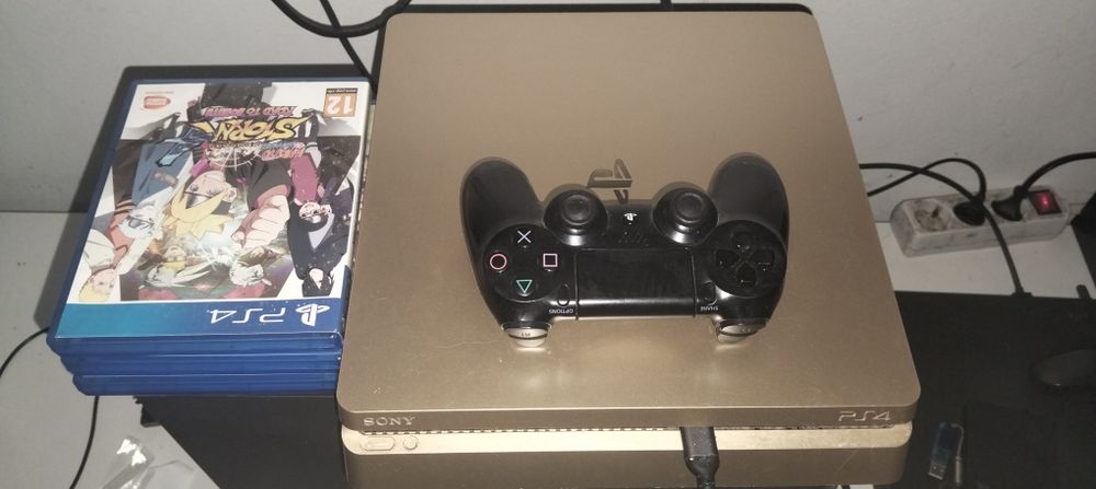 Vendo PlayStation 4 dourada como nova urgente