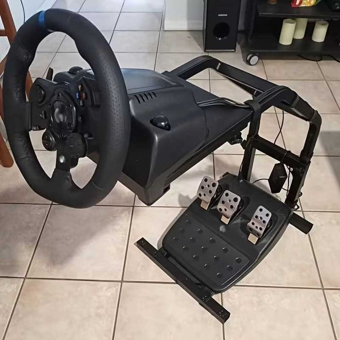 Volante Logitech G29 com suporte.