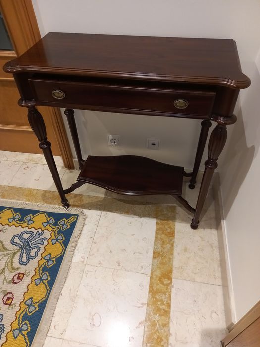 Consola de raiz de nogueira