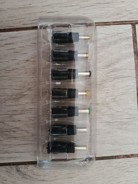 Універсальні насадки для зарядки ноутбука, перехідники, набір