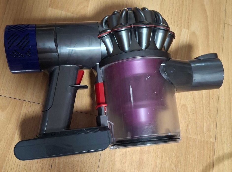 Odkurzacz Dyson V6, zestaw + 3 akumulatory