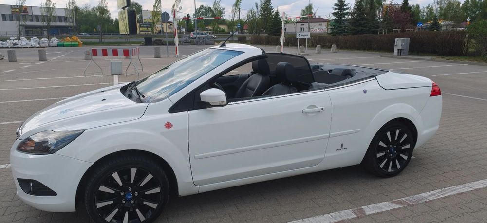 Ford Focus Piękny, 4 osobowy kabriolet z twardym dachem - Ford Focus CC 2011.