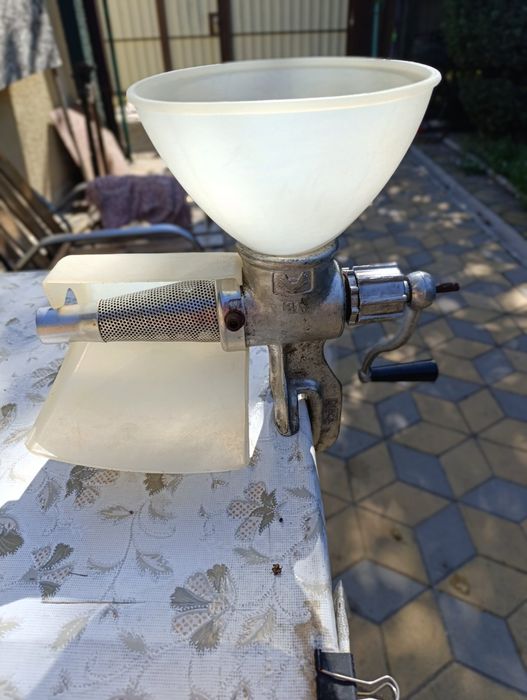 Продам соковыжималку  б.у