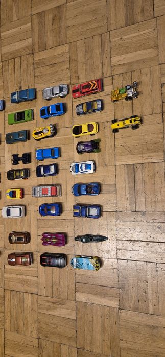 Hot Wheels samochody, autka, resorki, 83 sztuk