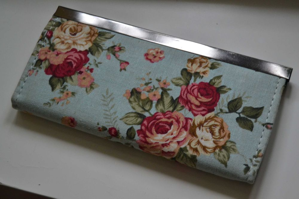 Turkusowo niebieska portmonetka w kwiaty shabby chic vintage róże