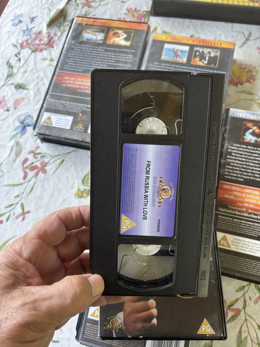 James Bond na jasetach vhs