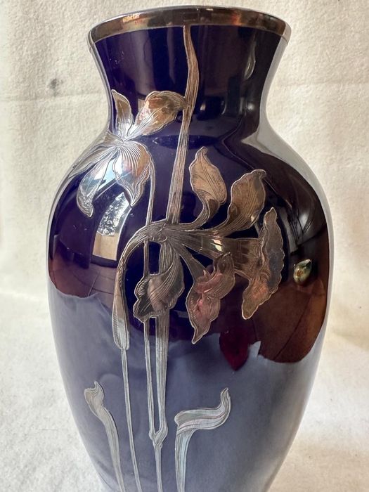 Wazon okuty srebrem. 1920 rok.