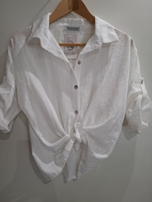 Blusa branca com fio prateado