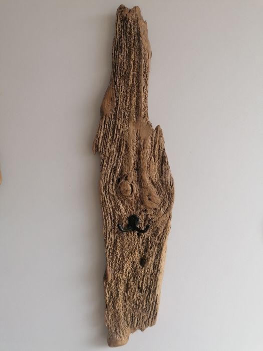 Cabides em mafeira únicos