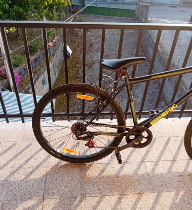 Bicicleta poucas vezes usada