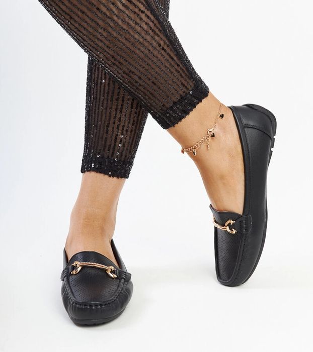 Czarne mokasyny z ozdobną klamerką Adila