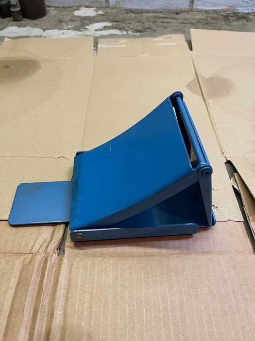 Упор противооткатный башмак автомобильный