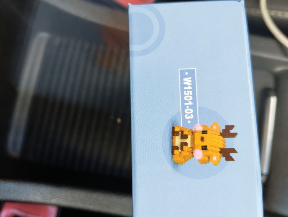 Pequeno figurino para construção tipo lego.