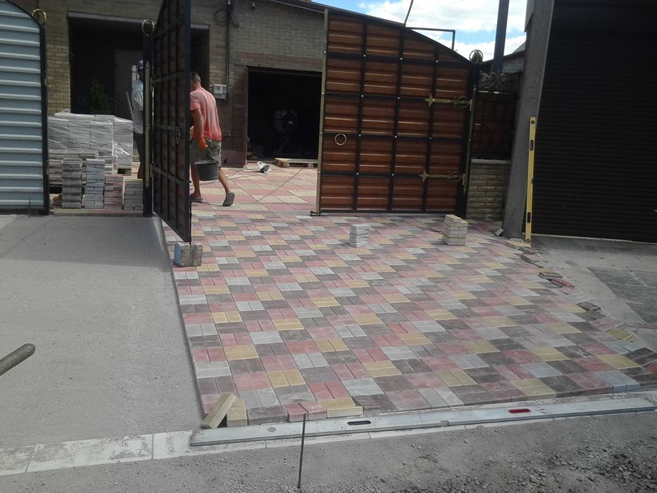 Укладка тротуарной плитки ФЭМ: 500 грн. - Інші будматеріали Донецьк на Olx