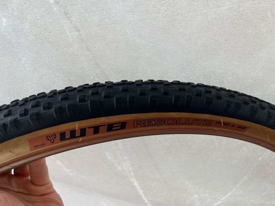 Opony gravel WTB Resolute 700x42c 28 cali (komplet)