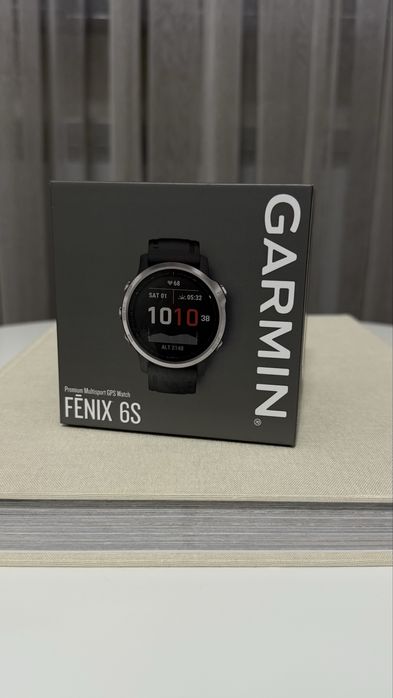 Смарт-годинник Garmin Fenix 6S сріблястий з чорним ремінцем