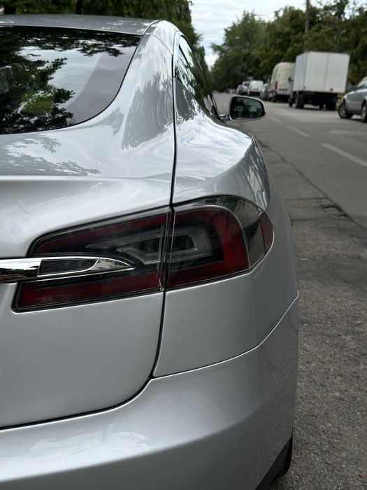 Tesla Model S  75 ( Тесла )