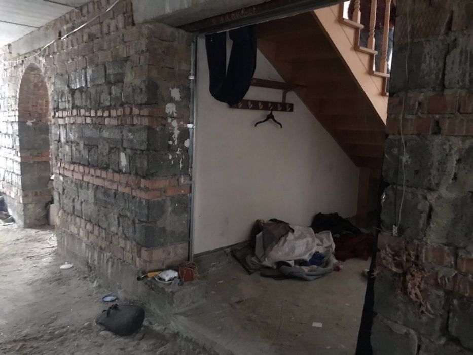 Продаж цегляного будинку