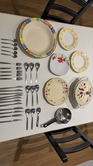 Conjunto de Pratos, talheres, tacho e pucara