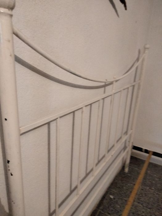 Cama de casal em ferro