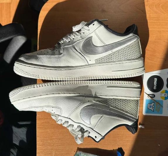 Оригінальні кросівки Nike Air Force 1 Low у відмінному стані.