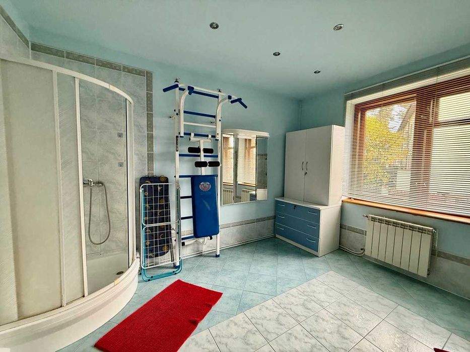 Оренда будинку у Брюховичах біля лісу