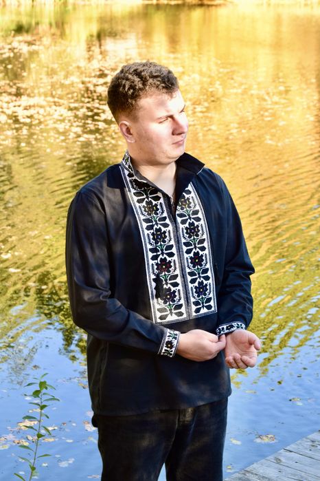 Борщівська чоловіча вишиванка з білою вишивкою