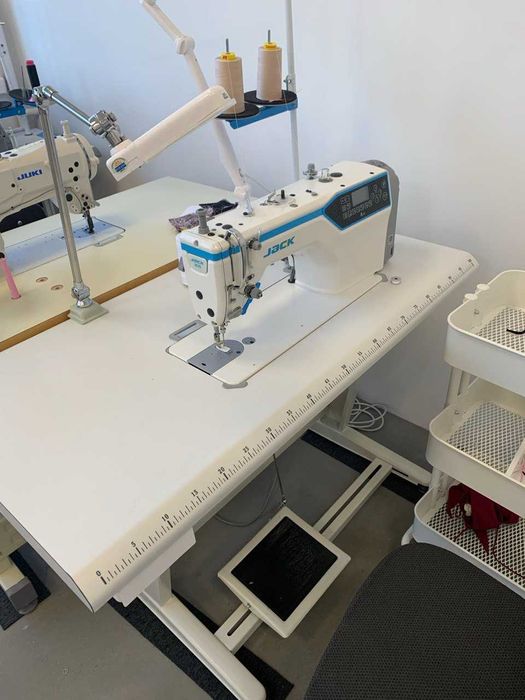 Maszyna szwalnicza JACK A4E-Q – stan bardzo dobry