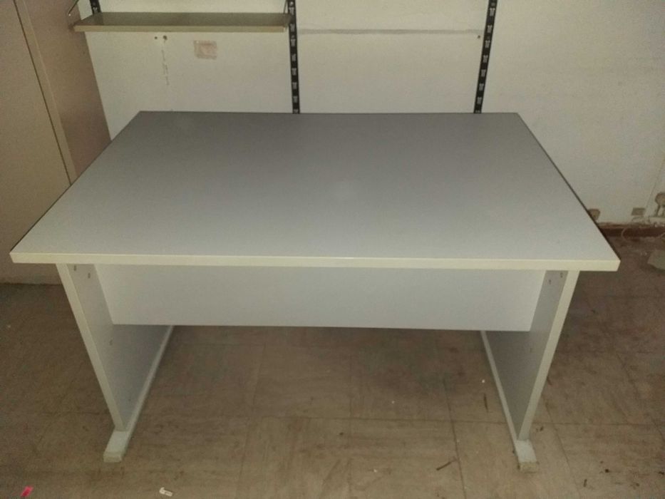 Secretária de Escritório. Dimensões 120X80