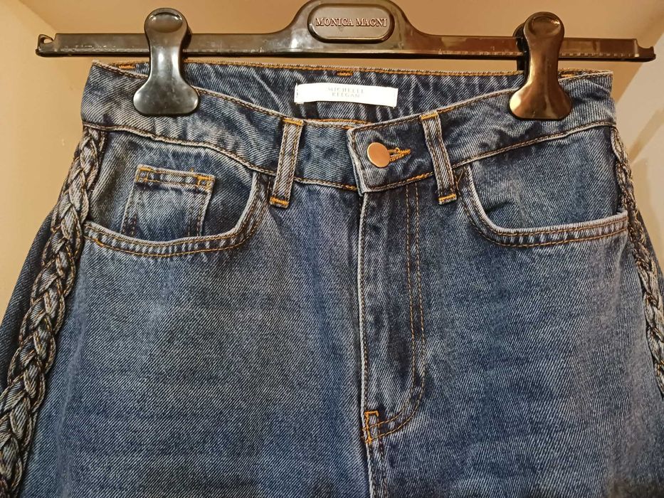 Широкие джинсы Michelle Keegan