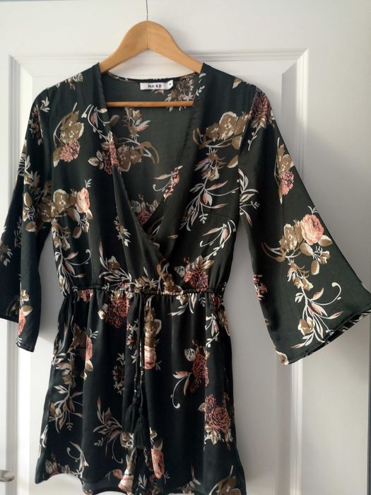 Kombinezon NA-KD 36 krótki zielony w kwiaty