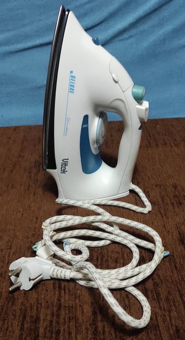 Утюг Vitek VT-1208 B.